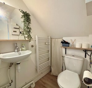 تجهيزات دش، مجففات شعر، مناشف