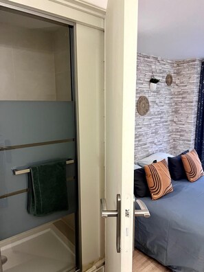 WiFi, bed sheets - Casa Cloutiers #1 -Studio RDC -Hyper Centre Brive (Brive-la-Gaillarde)