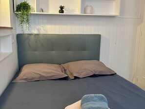 WiFi, bed sheets