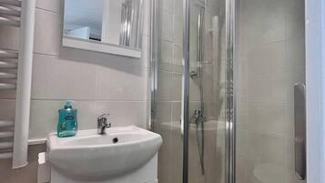 Bruser, hårtørrer, håndklæder