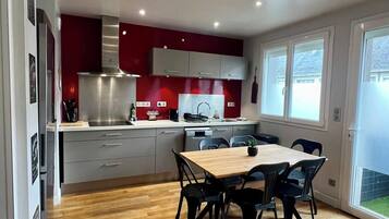 Réfrigérateur, micro-ondes, four, lave-vaisselle