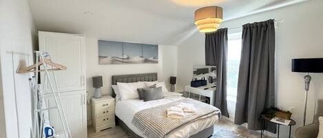 1 dormitorio, tabla de planchar con plancha, Internet