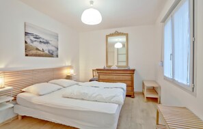 4 quartos, berço de viagem, Wi-Fi de cortesia, roupa de cama