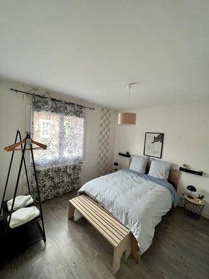 2 bedrooms, iron/ironing board, travel cot, WiFi