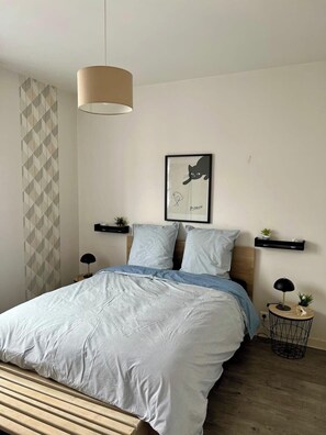 2 bedrooms, iron/ironing board, travel cot, WiFi