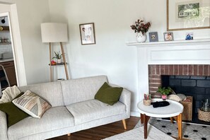 Smart-TV, Bücher, Arbeitsbereiche, Drucker