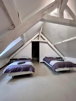 3 bedrooms, iron/ironing board, travel cot, WiFi