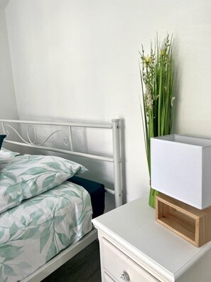 WiFi, bed sheets