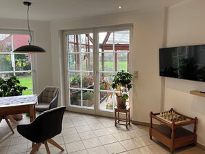 Televisio, kirjoja, stereot