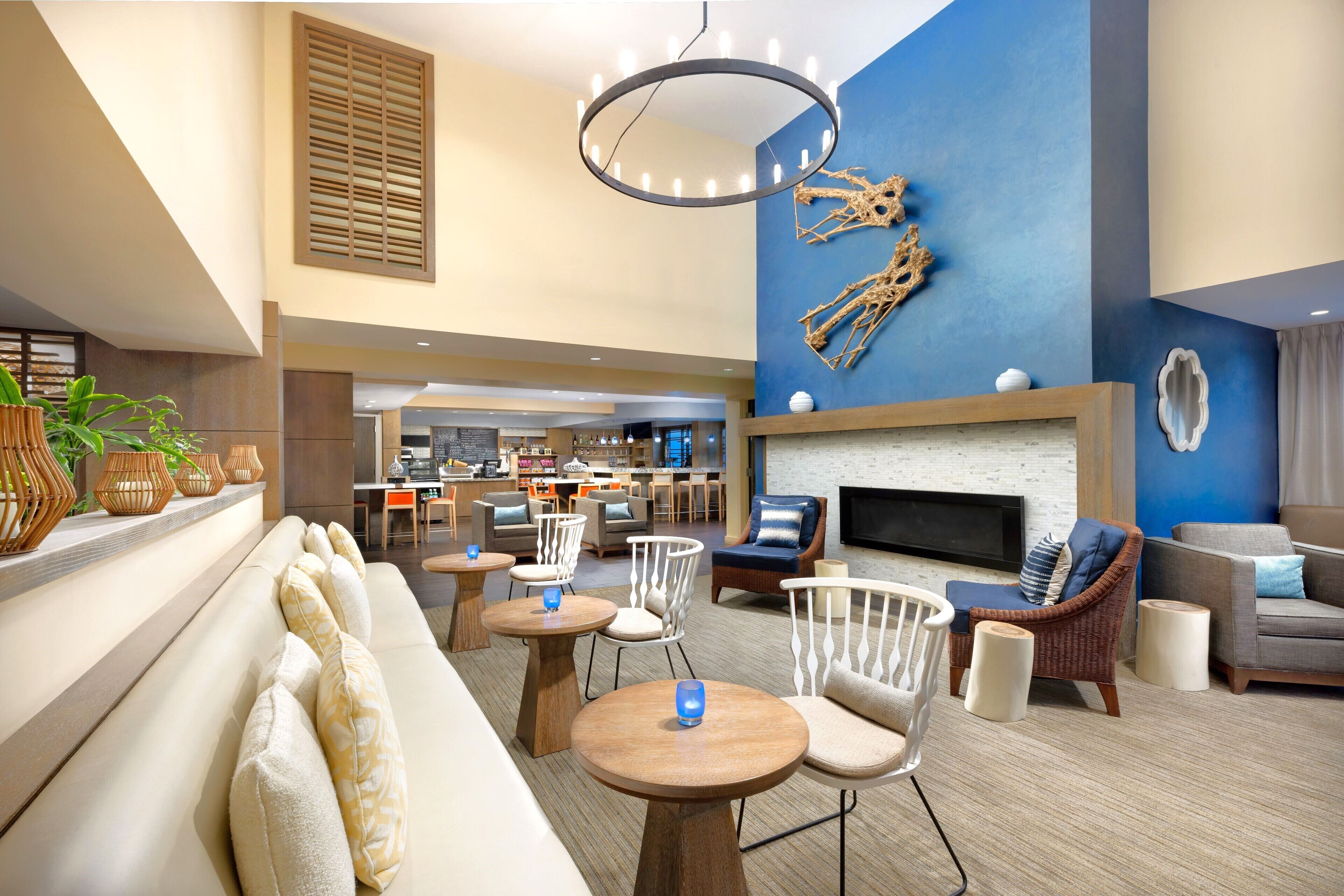 Premium Two Queen, The Anza A Calabasas Hotel, Pool, Near Lake Calabasas Park - Calabasas, CA