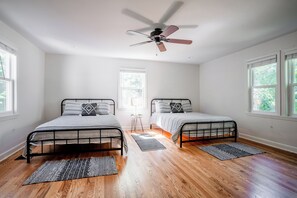 3 chambres, fer et planche à repasser, Wi-Fi, draps fournis