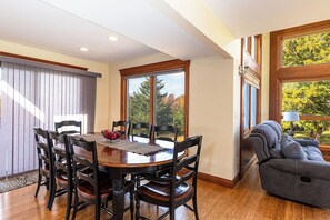 Dining - Huge Luxury Pet-Friendly Home with pool table and firepit. (Galena)