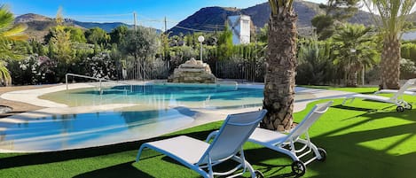 2 outdoor pools