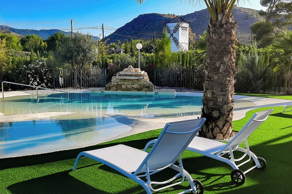 2 outdoor pools