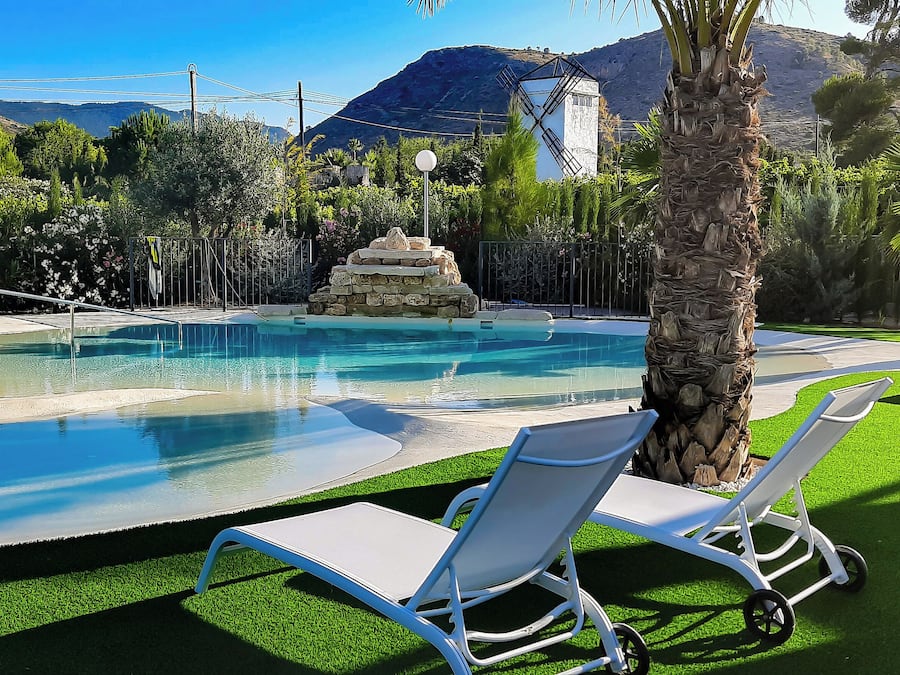 2 albercas al aire libre