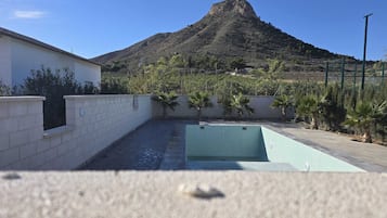 2 buitenzwembaden