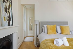 1 slaapkamer, een strijkplank/strijkijzer, gratis wifi, beddengoed