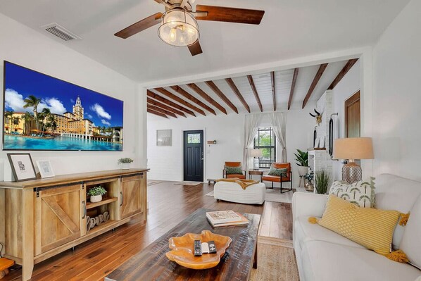 تلفزيون ذكي