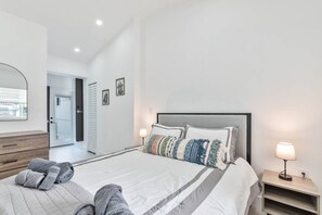 3 dormitorios, tabla de planchar con plancha, wifi gratis y ropa de cama