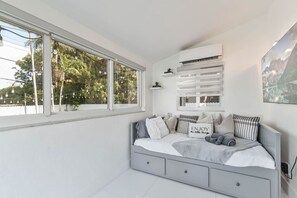 3 室のベッドルーム、アイロン / アイロン台、WiFi (無料)、ベッドシーツ