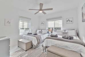 3 室のベッドルーム、アイロン / アイロン台、WiFi (無料)、ベッドシーツ