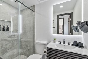 Shower, hair dryer - Spacious 4BR 2BA Home with Heated Pool and BBQ (Miami)