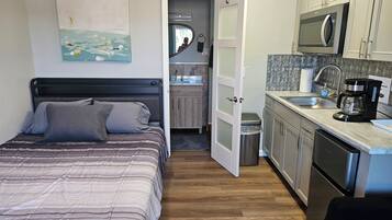 Standard Room #3 | Espacio para trabajar con laptop y wifi gratis