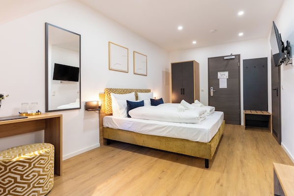 Superior Double Room | 1 bedroom, desk, laptop workspace, blackout drapes