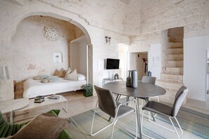 1 habitación, tabla de planchar con plancha, wifi y ropa de cama