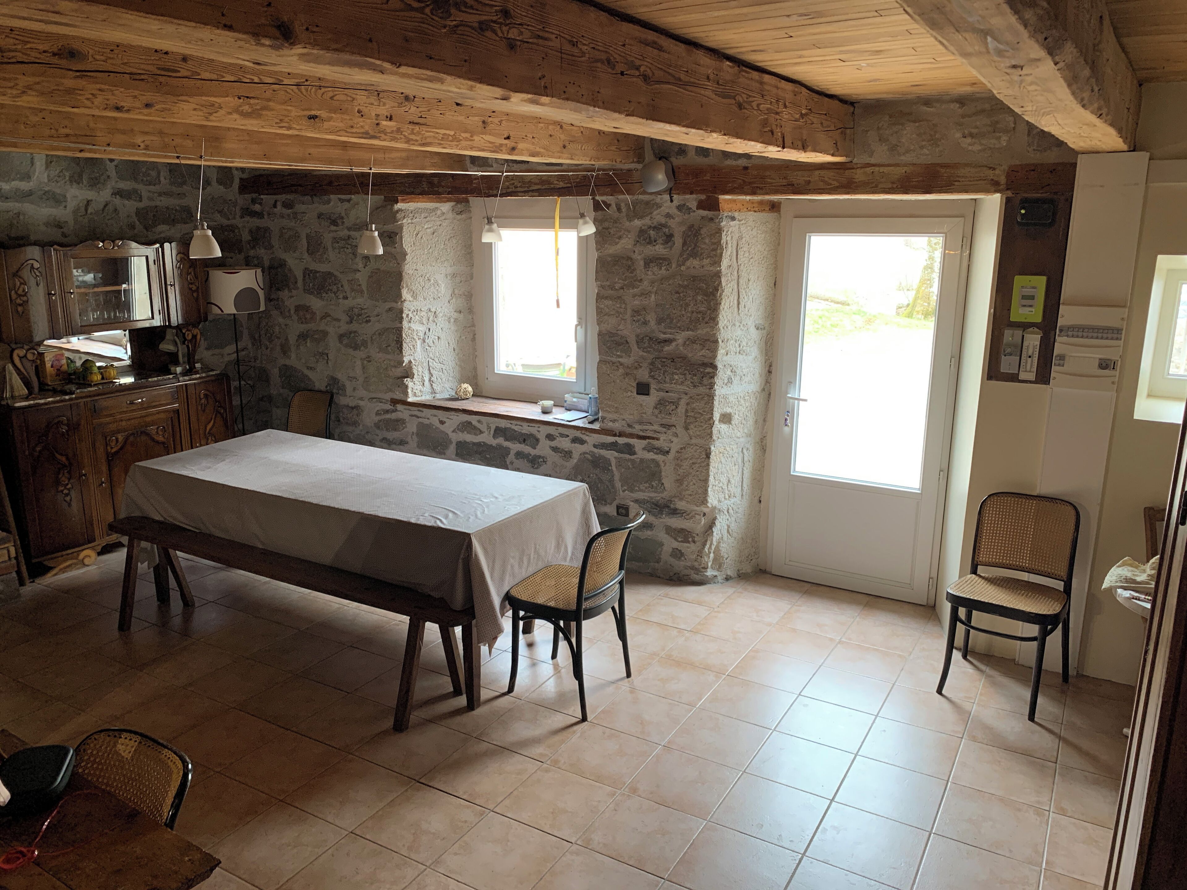 5 habitaciones y tabla de planchar con plancha 