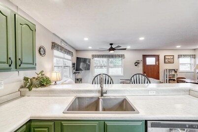 Cozy Home Near 231 with Open Living & Full Kitchen