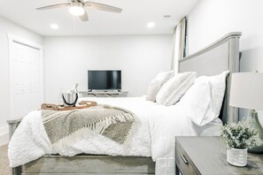 3 Schlafzimmer, Schreibtisch, Bügeleisen/Bügelbrett, Reisekinderbett