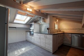 Kjøleskap, mikrobølgeovn og oppvaskmaskin