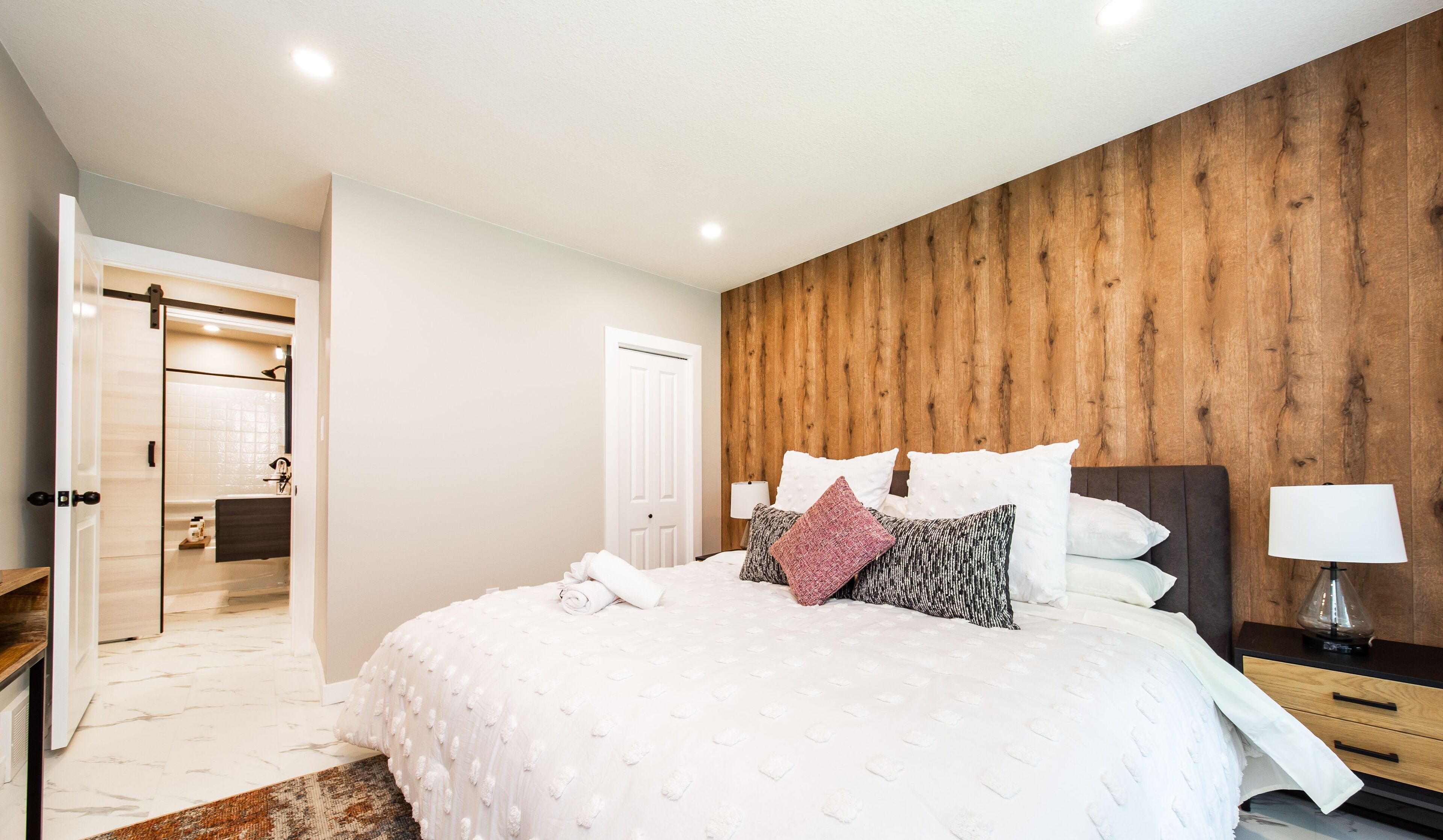 3 Schlafzimmer, Schreibtisch, Bügeleisen/Bügelbrett, Reisekinderbett