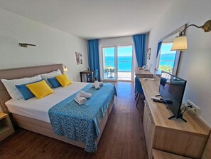 Deluxe Double Room, Sea View | In-room safe, desk, blackout drapes, free WiFi - Villa Cascada (Podgora)
