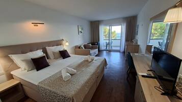 Family Double Room, Balcony | In-room safe, desk, blackout curtains, free WiFi