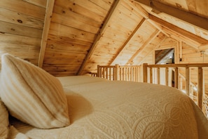 2 bedrooms, WiFi, bed sheets - Peaceful Luxury in the Smokey Mountains Hot Tub Pet Friendly (Elizabethton)