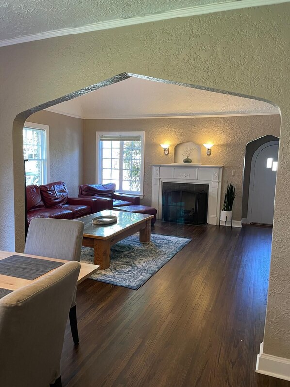 Interior - Location! Walk to Gathering Place/Discovery Center & Brookside (Tulsa)