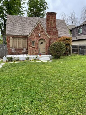 Exterior - Location! Walk to Gathering Place/Discovery Center & Brookside (Tulsa)