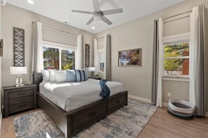 8 chambres, fer et planche à repasser, lit de bébé portatif