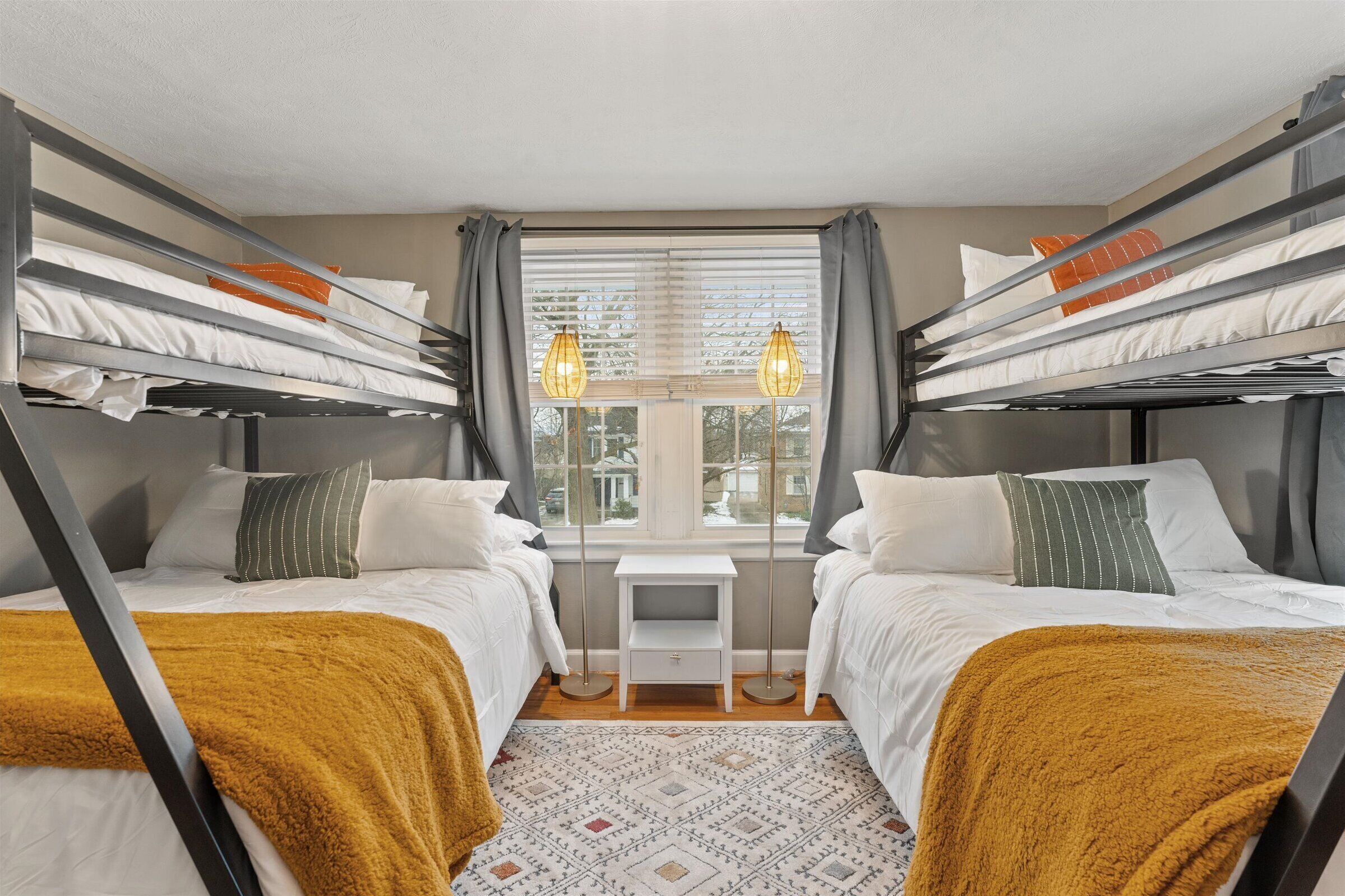 4 slaapkamers, een bureau, reisbedje, gratis wifi