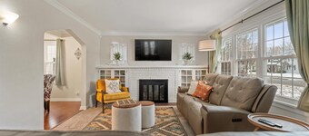 5 Mins to UND - Cozy 4BD w/ BBQ & Pool Table