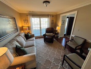 TV connectée, cheminée, lecteur de DVD