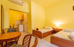 Free WiFi, bed sheets