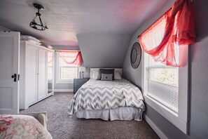 2 bedrooms, desk, travel cot, free WiFi