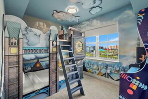 Minibar, rideaux occultants, fer et planche à repasser