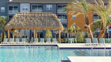 Piscine extérieure, tentes de plage, parasols de plage