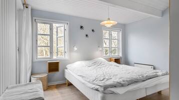 4 bedrooms, travel cot, free WiFi