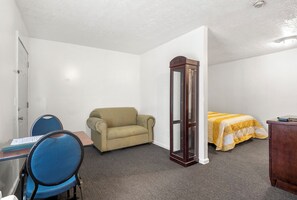 Single Room, Non Smoking | Desk, laptop workspace, free WiFi - Efficiency Lodge Fairburn (Fairburn)