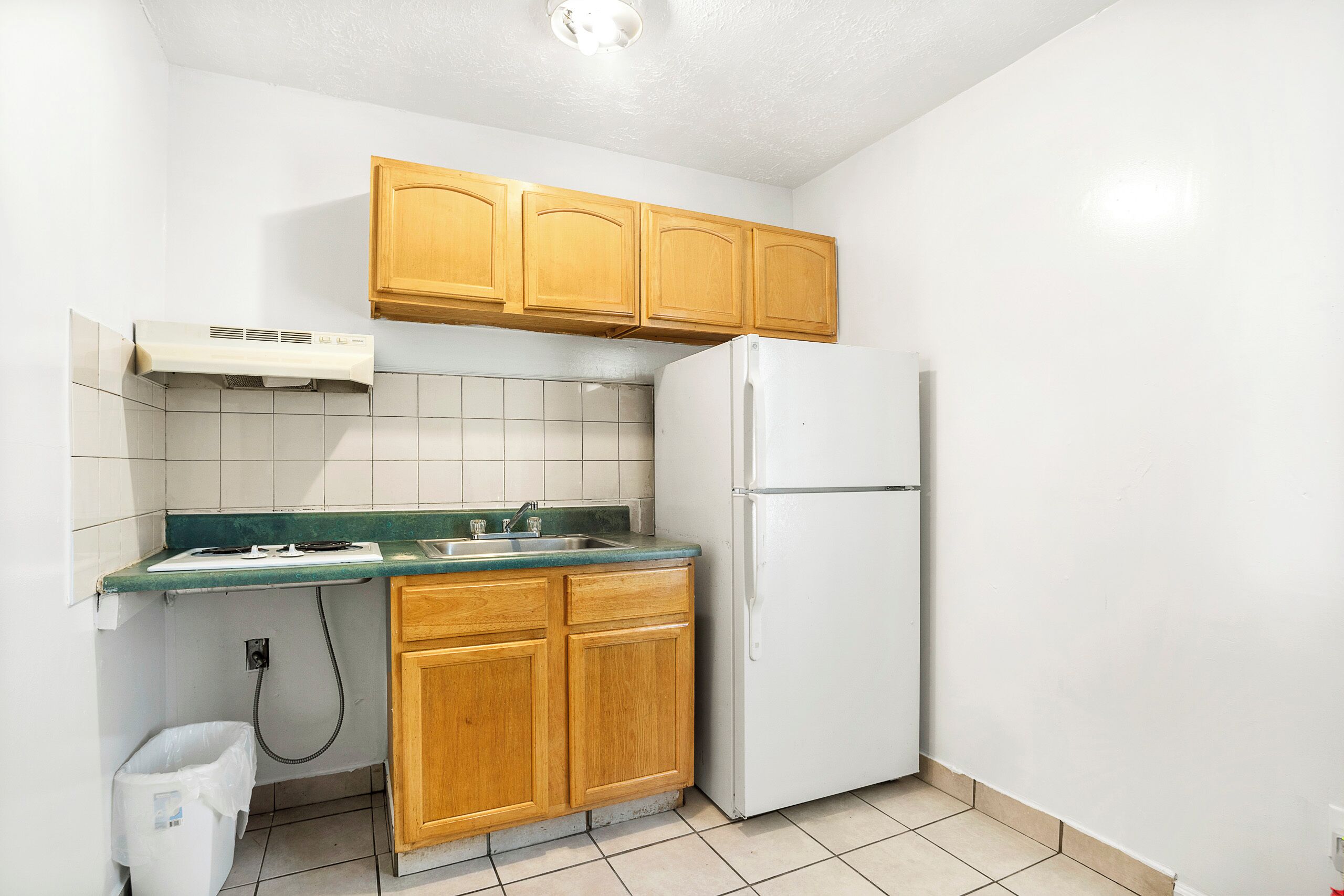 Habitación individual, para no fumadores | Cocineta privada | Refrigerador con congelador, microondas y parrilla de estufa 